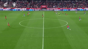 詹姆斯关键篮板抢断助球队逆转